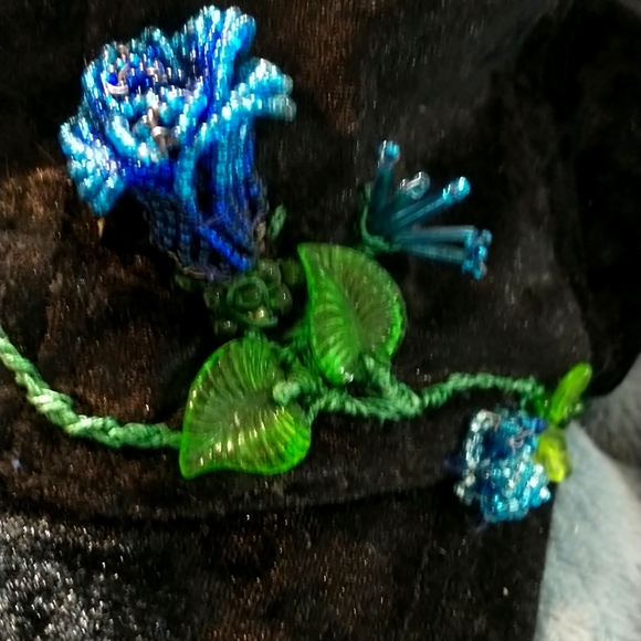 Black velvet baseball hat with blue beaded roses - Picture 2 of 8